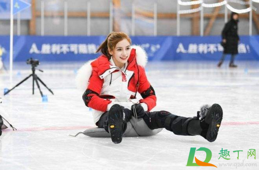 滑雪服要自己带吗(滑雪服平时可以装吗)