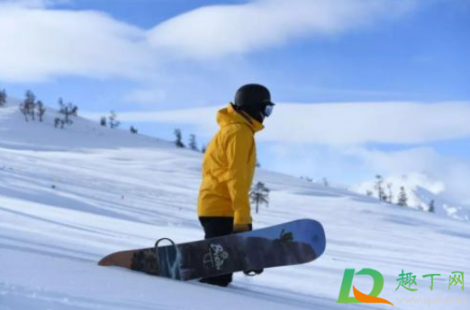 滑雪鞋需要穿袜子吗(滑雪一定要穿滑雪袜吗)