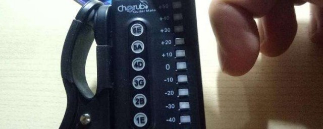 以尤克里里为例介绍(尤克里里指什么)