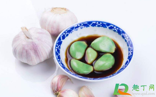 腌制腊八蒜的大蒜可以用水浸泡在剥皮吗(腌腊八蒜怎样剥蒜皮)