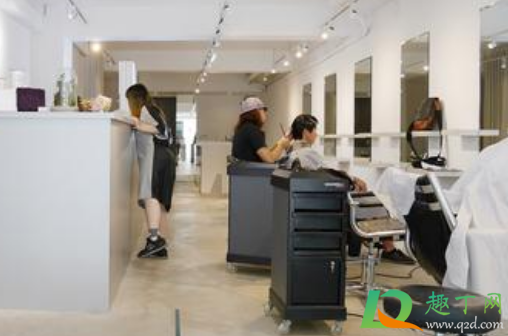 发质矫正适合自然卷吗(自然卷怎样改善发质)