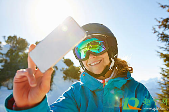 滑雪服穿几层合适(滑雪需要穿多厚的衣服)