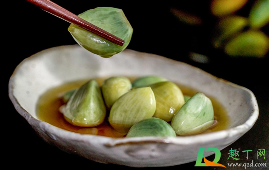 腊八蒜放糖好还是不放糖好(腊八蒜不加糖可以吗)