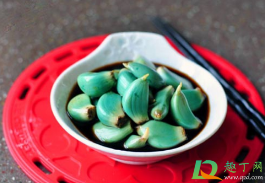 腊八蒜热了绿还是冷了绿(腊八蒜变绿是否与温度有关系)