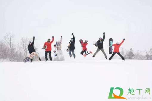 穿滑雪服里面的衣服要脱吗(去滑雪要带衣服吗) 穿滑雪服里面的衣服要脱吗(去滑雪要带衣服吗)