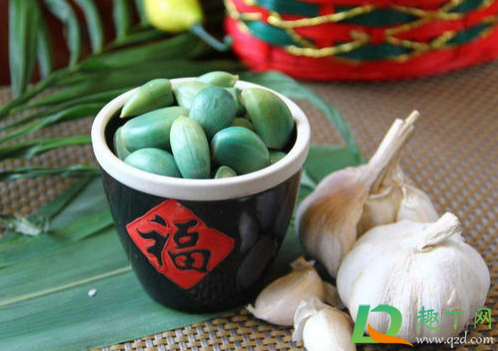 腊八蒜是甜的还是咸的(咸蒜和腊八蒜一样吗)