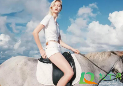 大腿根痒蜕皮怎么回事(大腿根处痒并且疙瘩和蜕皮)