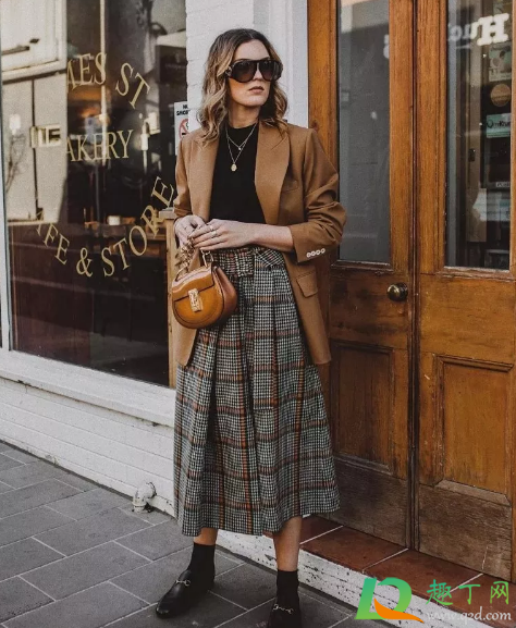 冬天长筒袜里面可以穿打底吗(冬天长筒袜怎么穿) 冬天长筒袜里面可以穿打底吗(冬天长筒袜怎么穿)