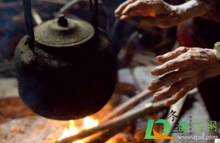 我脸烤火烤红了怎么办(脸被大火烤红了怎么办)