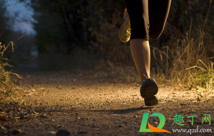 跑步的时候扭到脚了怎么办(跑步把脚背扭了怎么办) 跑步的时候扭到脚了怎么办(跑步把脚背扭了怎么办)