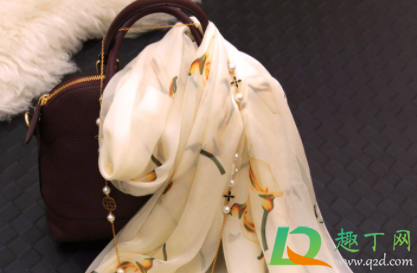 真丝材质用啥洗才好呢(真丝适合干洗吗)