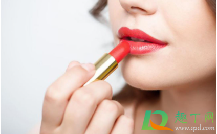 嘴角裂口一直不好怎么回事(嘴角一直裂不好怎么办)