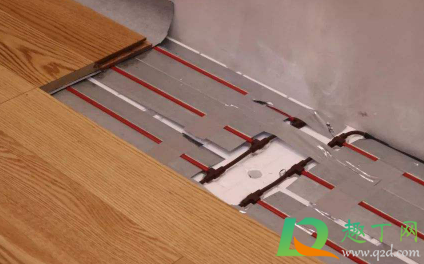 地暖不用的房间关闭节能吗(不经常在家地暖需要关掉吗)