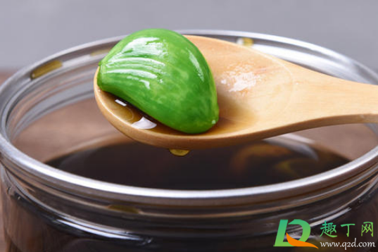 腊八蒜热了绿还是冷了绿(腊八蒜变绿是否与温度有关系)