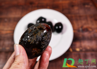 怎么看皮蛋是不是坏掉了(怎么知道皮蛋是不是坏了)