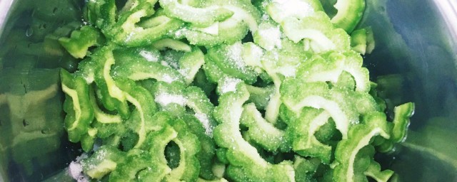 脯乳期吃苦瓜有什么作用(哺乳期是不是不能吃苦瓜)