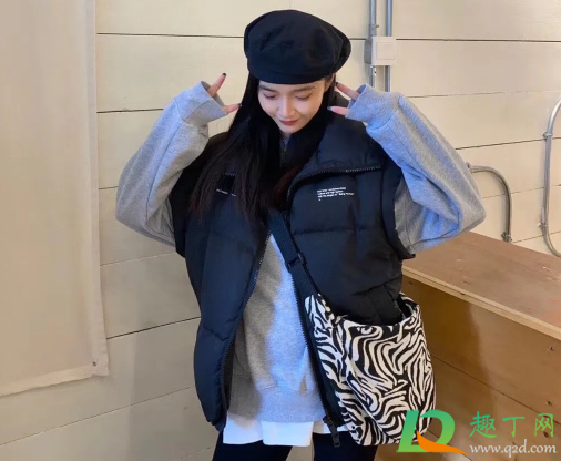 屁帘怎么穿好看时尚(打底神器屁帘裙怎么搭配衣服图片)