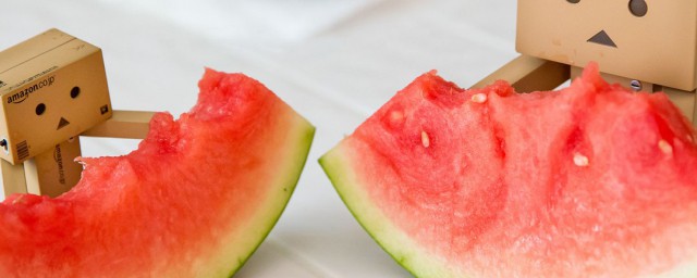 什么人不能吃西瓜(什么人不能吃西瓜霜润喉片)