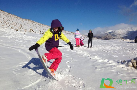 滑雪鞋需要穿袜子吗(滑雪一定要穿滑雪袜吗)