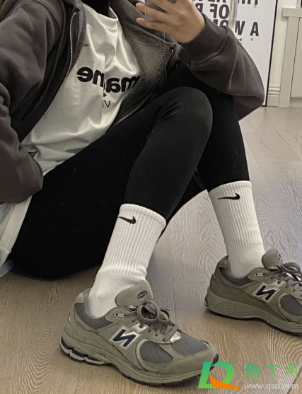 鲨鱼裤适合什么季节穿(鲨鱼裤搭配什么上衣冬季)