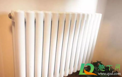 暖气放水一般放水多少会热(暖气放水放多少才能热)