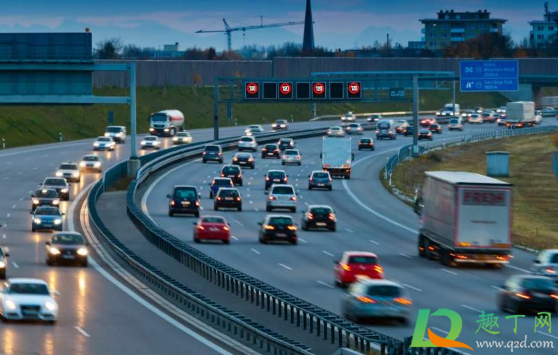 除夕前上高速除夕下高速收费吗(除夕开始免收高速费吗)