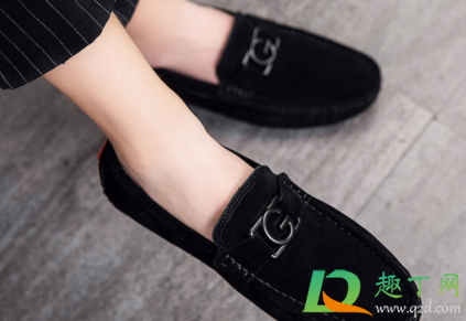 翻毛鞋磨损了怎么办(翻毛皮鞋子烂了怎么补救)