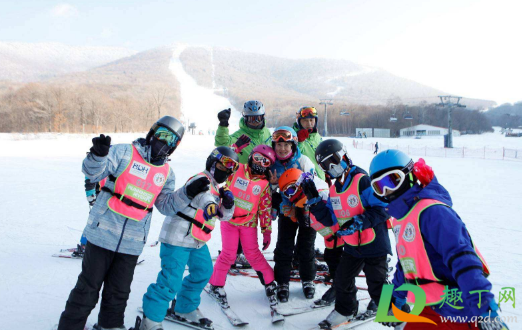 滑雪服要买大一号的吗(滑雪鞋要买大一号吗)