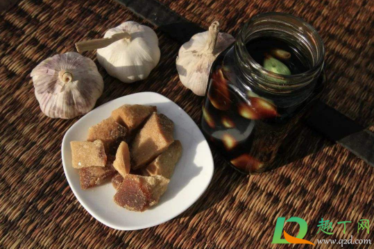 腊八蒜不切根部可以腌绿吗(腌腊八蒜用切根部吗)