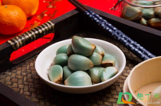 腊八蒜不变色能吃吗(腊八蒜不变颜色)