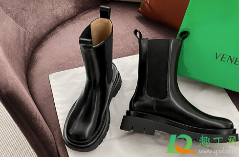 马丁靴买大了穿着难看嘛(马丁靴是不是要买大一点的)