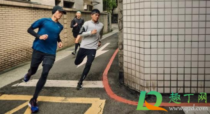 跑步的时候扭到脚了怎么办(跑步把脚背扭了怎么办) 跑步的时候扭到脚了怎么办(跑步把脚背扭了怎么办)