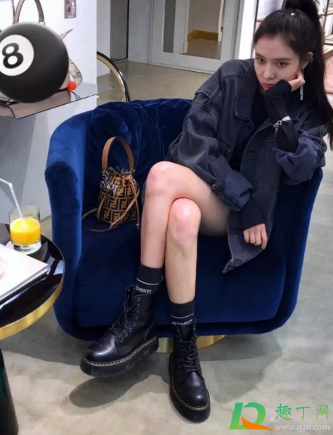 冬天长筒袜里面可以穿打底吗(冬天长筒袜怎么穿) 冬天长筒袜里面可以穿打底吗(冬天长筒袜怎么穿)