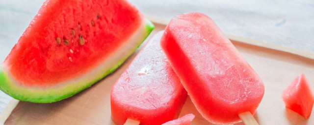 西瓜的功效(西瓜的功效与作用禁忌)
