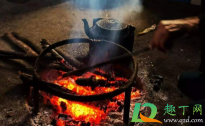 我脸烤火烤红了怎么办(脸被大火烤红了怎么办)