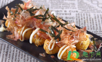 章鱼小丸子撒的很薄的是什么(章鱼小丸子上面撒的木屑)