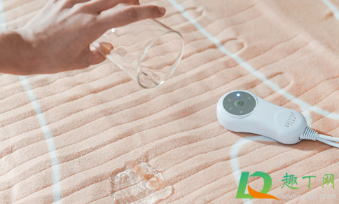 电热毯插一晚上忘了关危险吗(电热毯开一整夜忘记关)