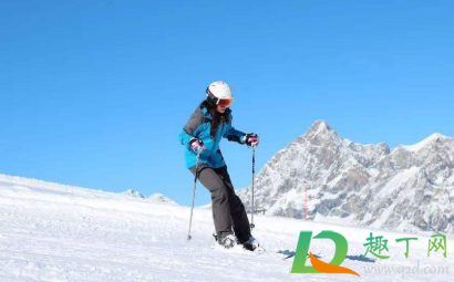 学滑雪穿什么衣服(去滑雪应该穿什么衣服)