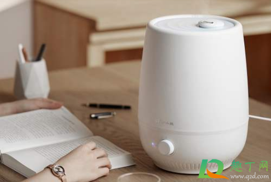 加湿器离人近还是远好(加湿器离得近好吗)