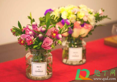 家里面插花插什么花比较好(家庭插花什么花最适合)