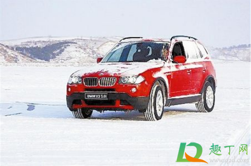 下雪天停车穿车衣好还是不穿车衣好(下雪了需要用车衣吗)