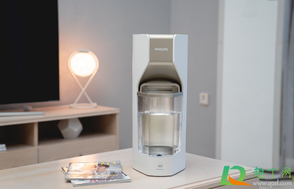 加湿器水没有用完可以一直放着吗(加湿器里的水多久就不能用了)