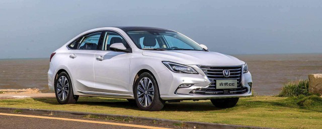 停车时先挂p档还是先熄火(停车先熄火还是先挂p挡)