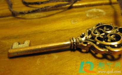 钥匙插错孔拔不出来怎么办(钥匙插在孔里拔不出来怎么办)