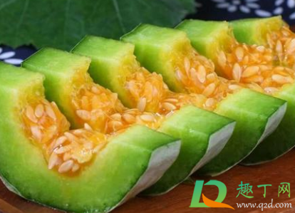 买羊角蜜瓜挑什么样的好吃(羊角蜜和甜瓜哪个好吃)