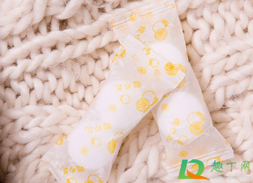 樟脑丸放在冰箱去异味可以不(樟脑丸能放冰箱里吗)