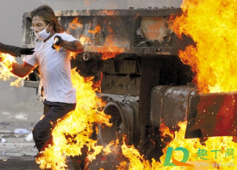 梦见着火了是什么征兆(梦见着火了是什么征兆打牌会赢吗)