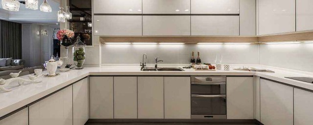 一个现代化的厨房通常有的设备是什么(厨房的一套设备包括哪些)