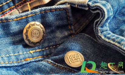 牛仔裤会缩水还是越洗越松(牛仔裤每次洗都会缩水吗)