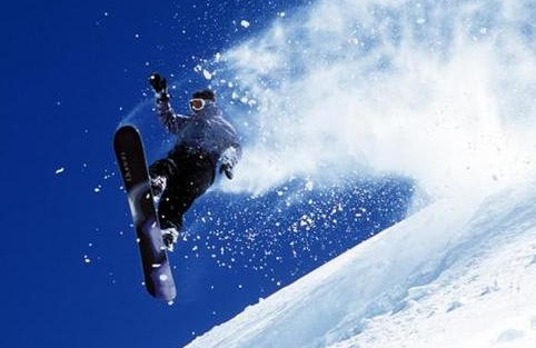 滑雪怎么发朋友圈配文2020(滑雪场发朋友圈的配文)